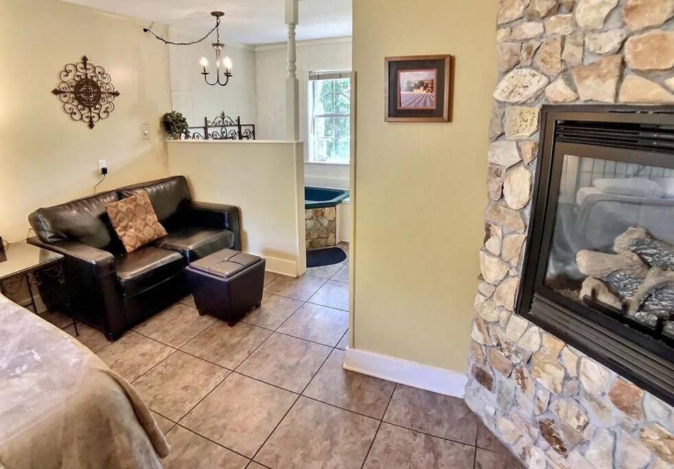 Tuscany Dream Rock Cottage/#8 Eureka Springs Exterior photo